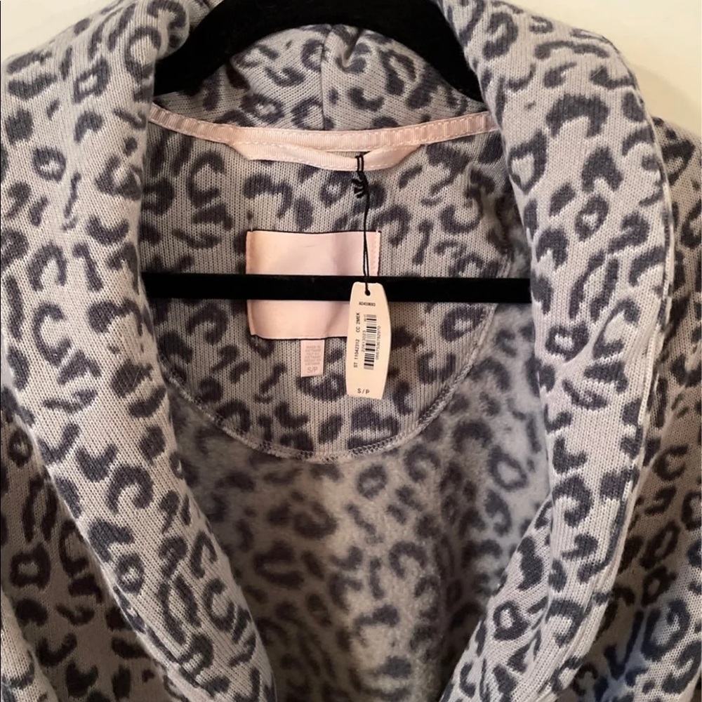 NWT Victorias Secret Grey Leopard Robe - Picture 6 of 9